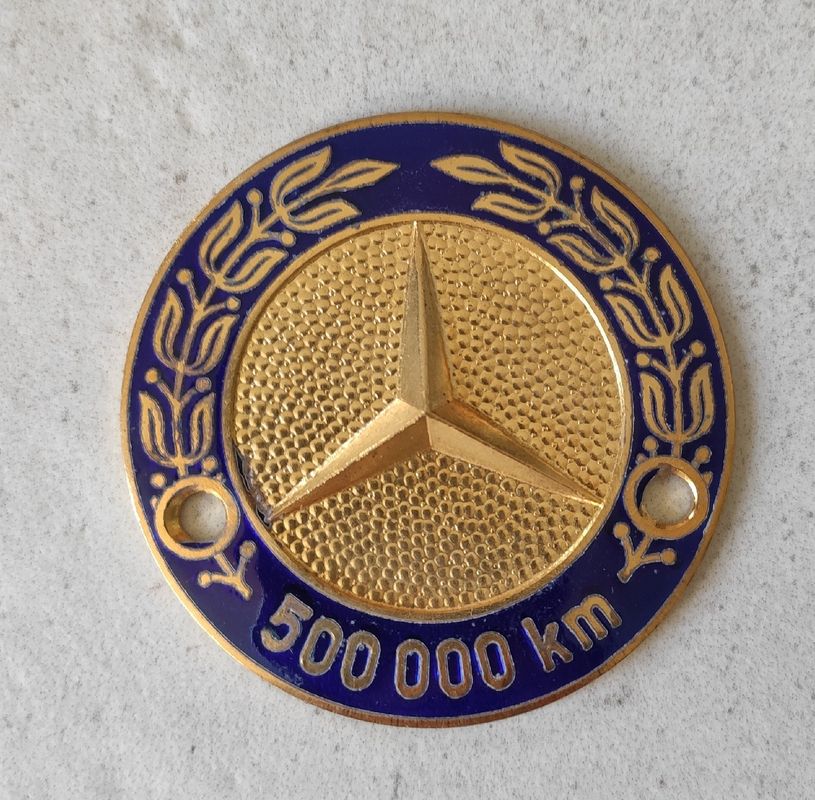 Emblème, mascotte,médaille de voiture, badge de calandre Mercedes-Benz 500  000 km original - Équipement auto
