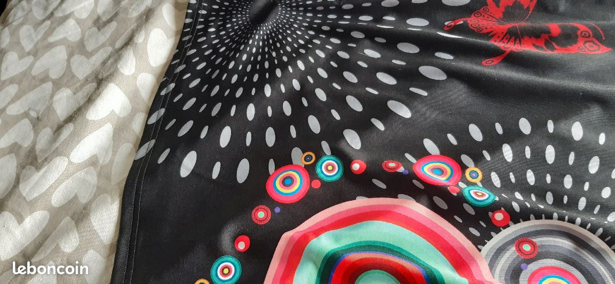 Robe noire avec des papillon strasser taille 38 40 (image 5)