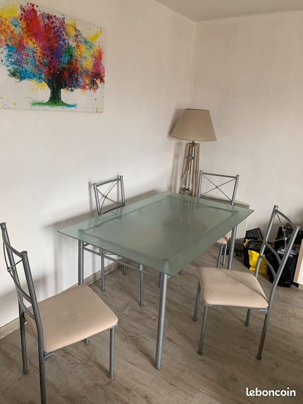 Table et chaises (image 1)