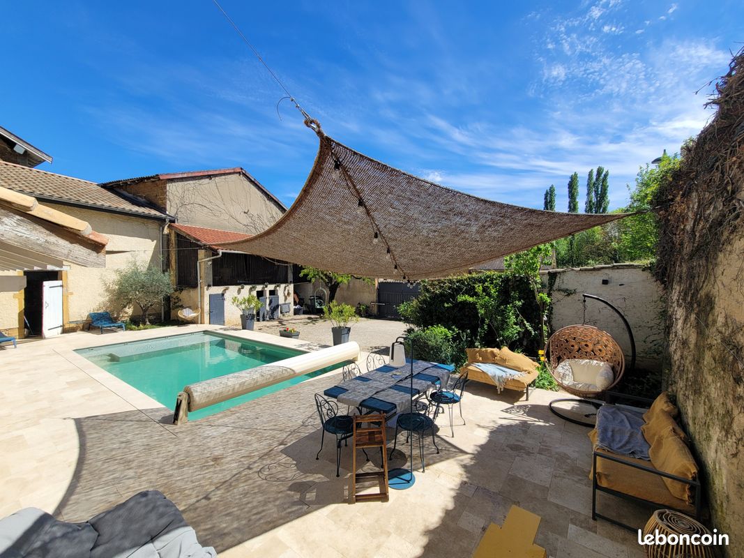 Maison 7 pièces 220 m² · à Massieux · 220 m² · 599 000 €