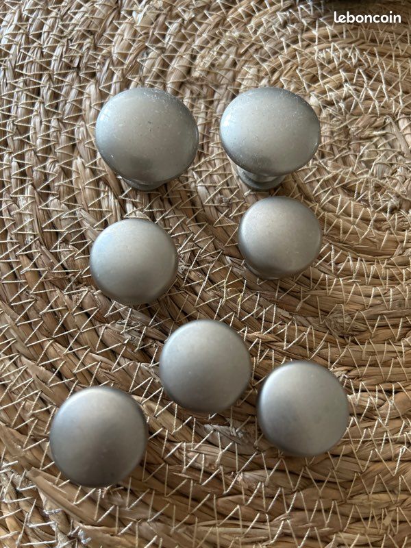 Poignets de porte de placards (image 1)