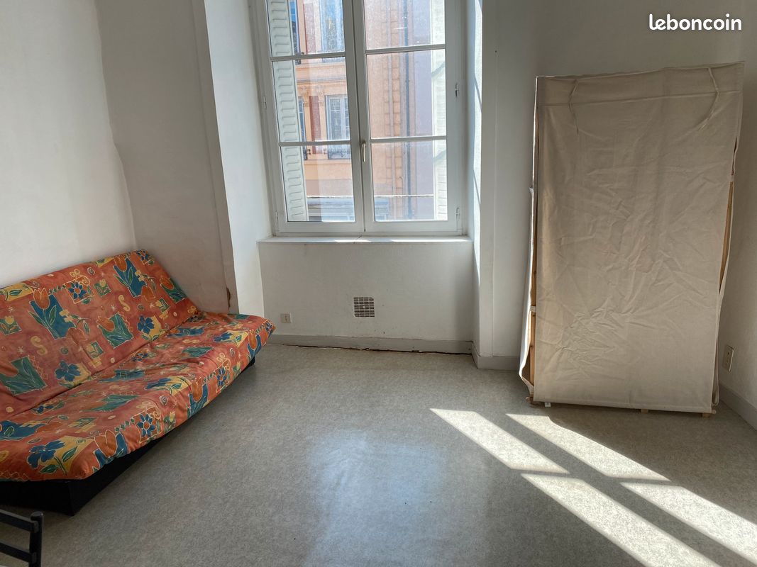 Appartement 1 pièce 28 m² · à Riom · 28 m² · 270 €/mois