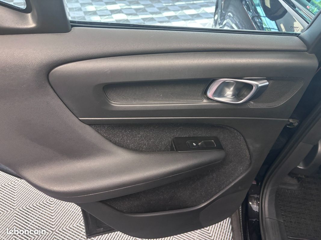VOLVO XC40 T5 Recharge 180+82 ch DCT7 R-Design (image 23)
