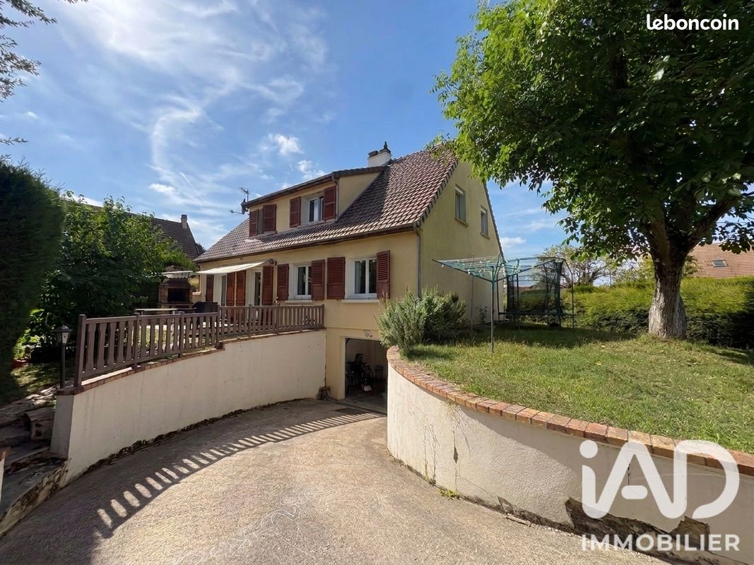 Maison 8 pièces 143 m² · à Villaines-sous-Bois · 143 m² · 429 900 €