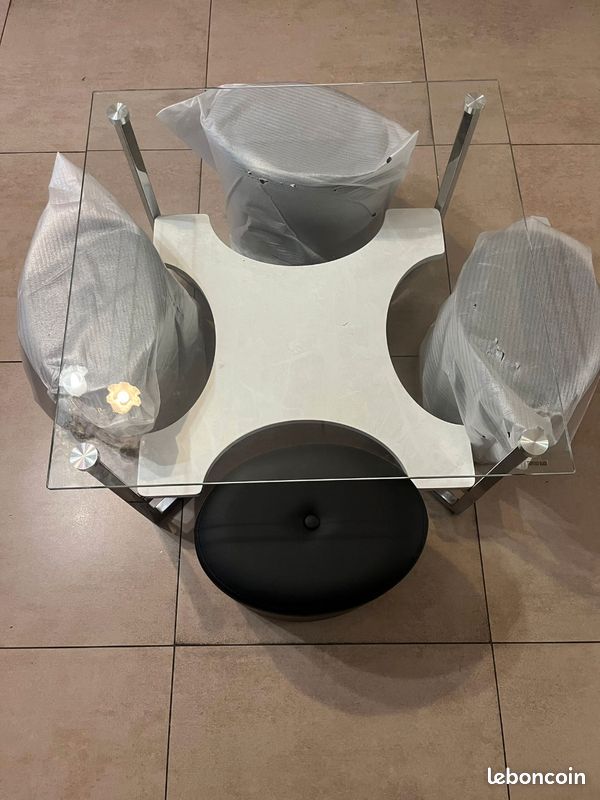 Table basse neuve avec tabouret (image 1)