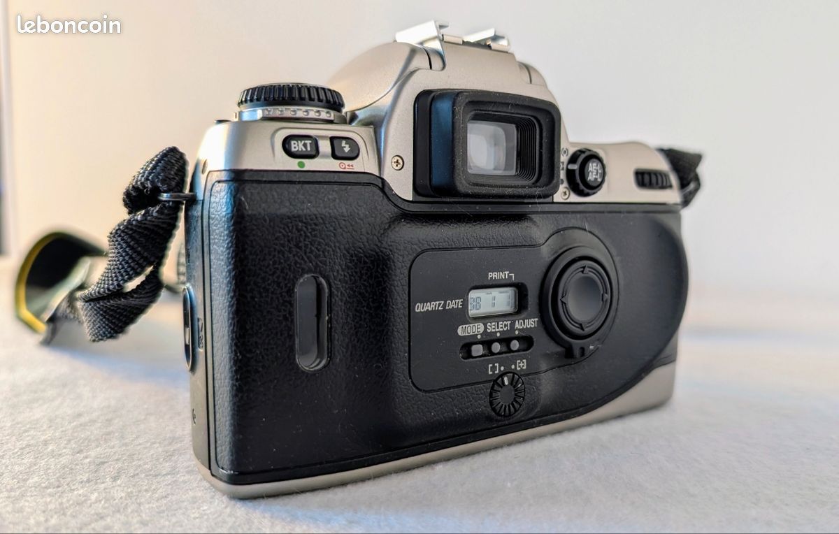 Nikon F80S + AF NIKKOR 50mm F/1.8D – Appareil Photo Argentique 35mm SLR Noir (Quasi Neuf)