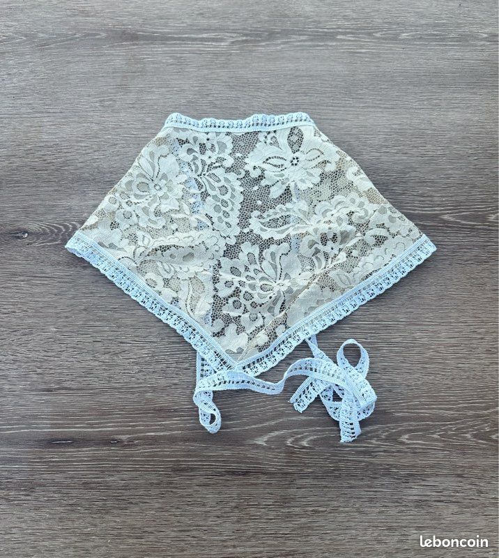 Foulard en dentelle beige (image 1)