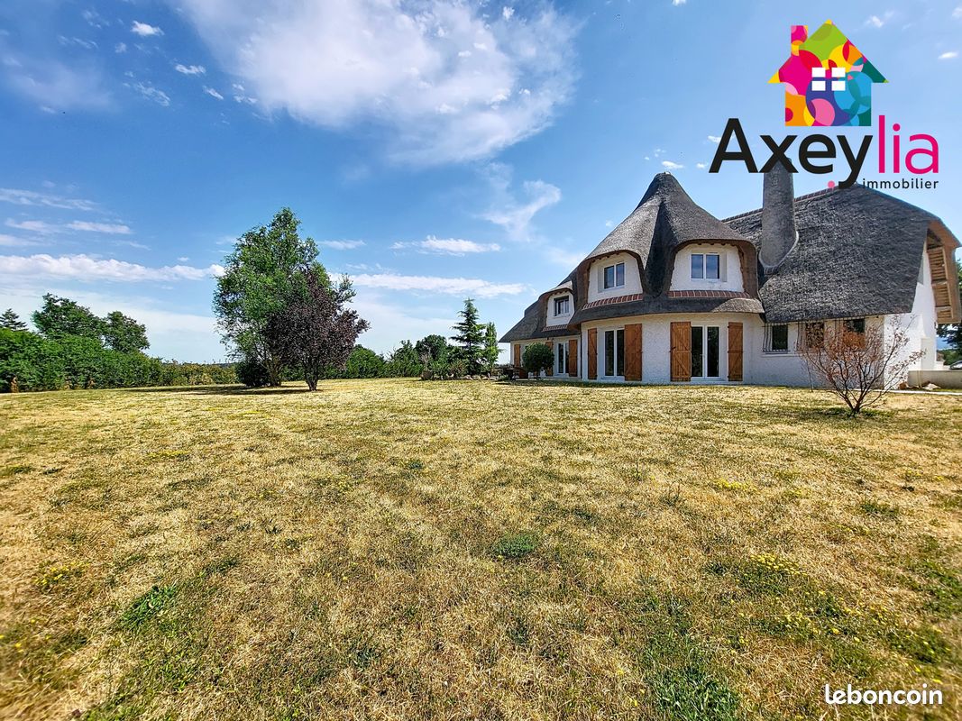 Maison 9 pièces 332 m² · à Saint-Forgeux-Lespinasse · 332 m² · 490 000 €