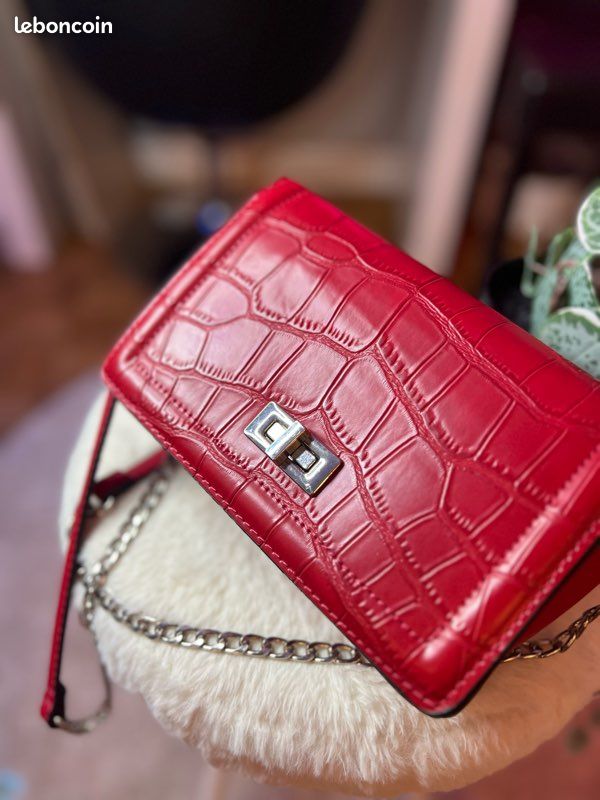 Sac bandoulière Stradivarius rouge effet croco Femme