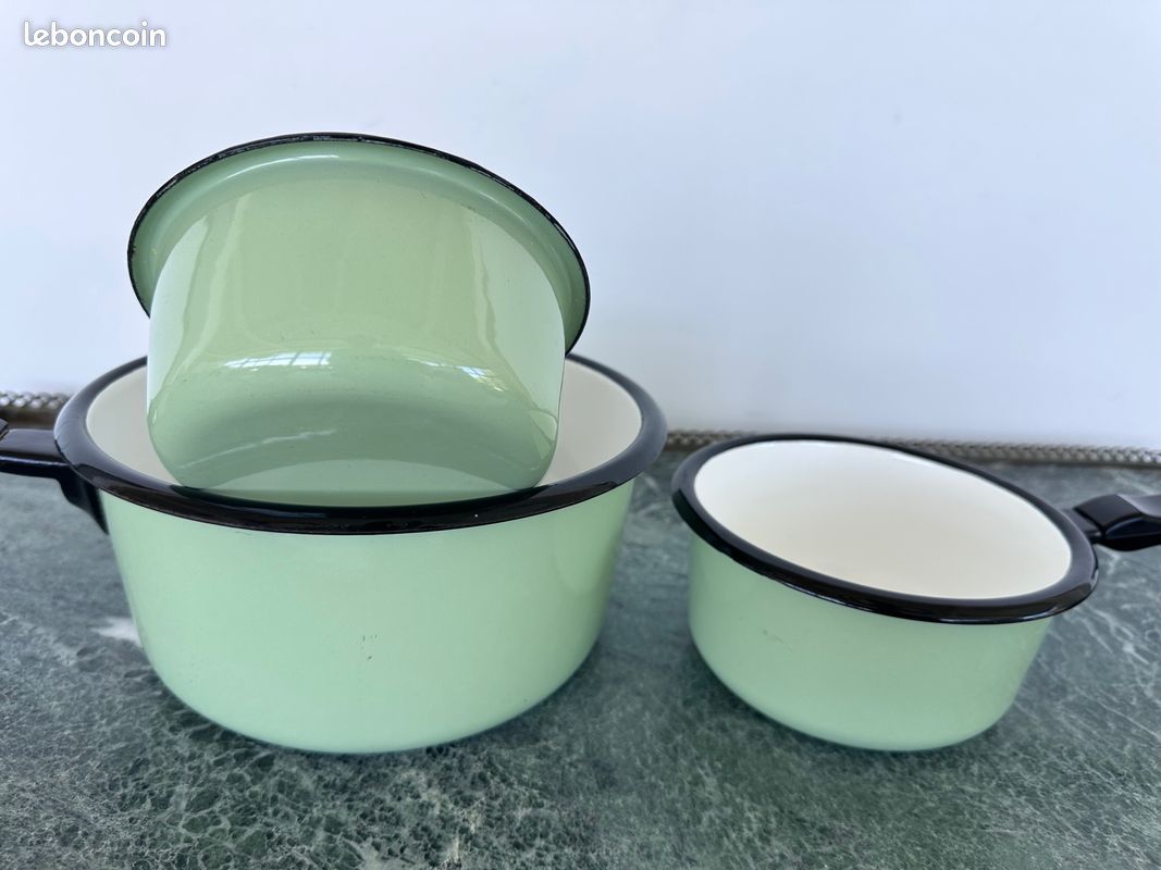 Lot de 5 casseroles en tôle émaillée bleue jaunes verte