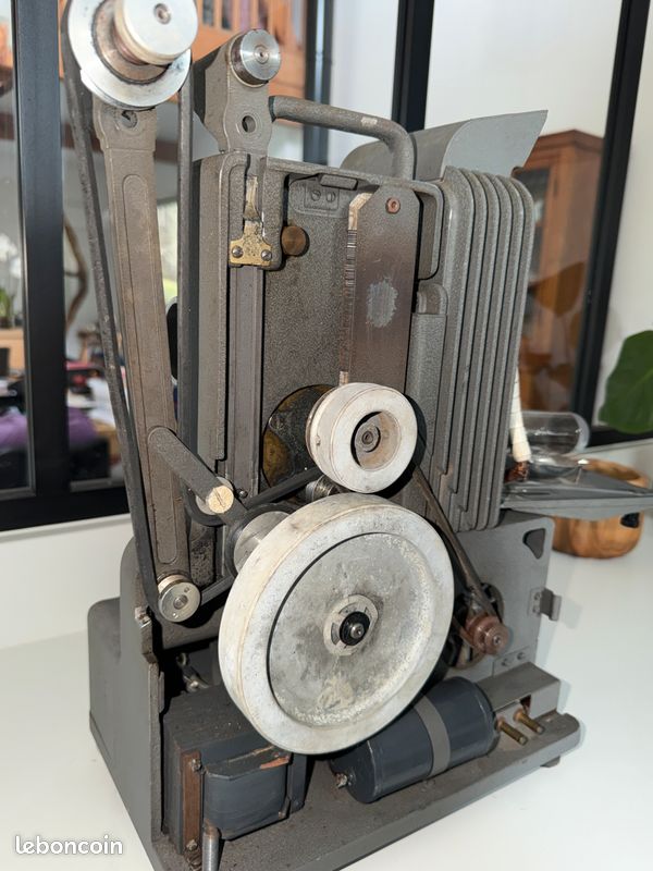 PROJECTEUR 16MM OGCF Super Sld 16 EUR 180,00 PROJECTEUR 16MM OGCF Super Sld 16 EUR 180,00