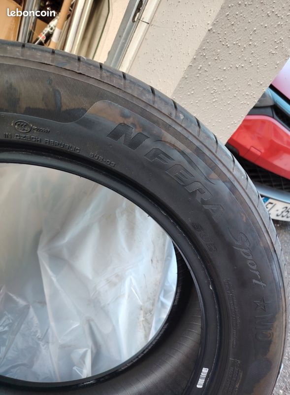 4 pneus 225/55/R18
Deux quasi neufs et deux moyen
Petit prix pour me débarrasser 
Ils étaient montés sur un BMW X1.
Prix : 80 les 4 (image 3)