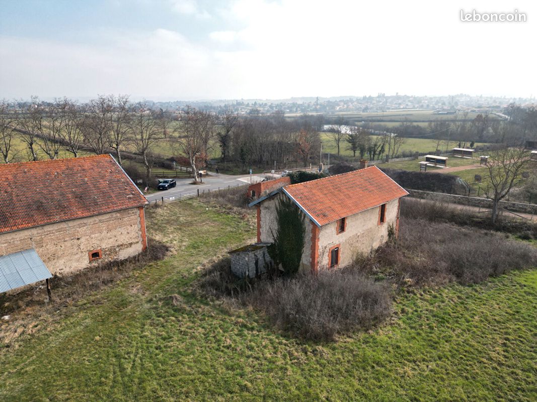 Maison 4 pièces 420 m² · à Villerest · 420 m² · 195 000 €