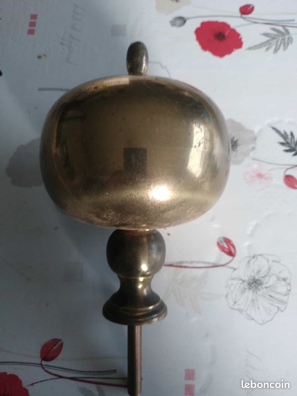 Ancienne et rare grosse Boule d'escalier rampe ou autre laiton dia 12 cm (image 1)