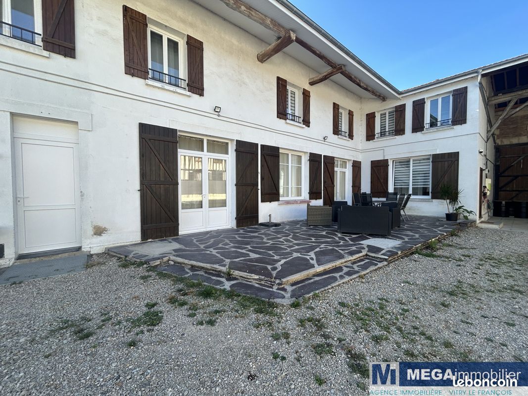 Maison 9 pièces 240 m² · à Vitry-le-François · 240 m² · 269 000 €