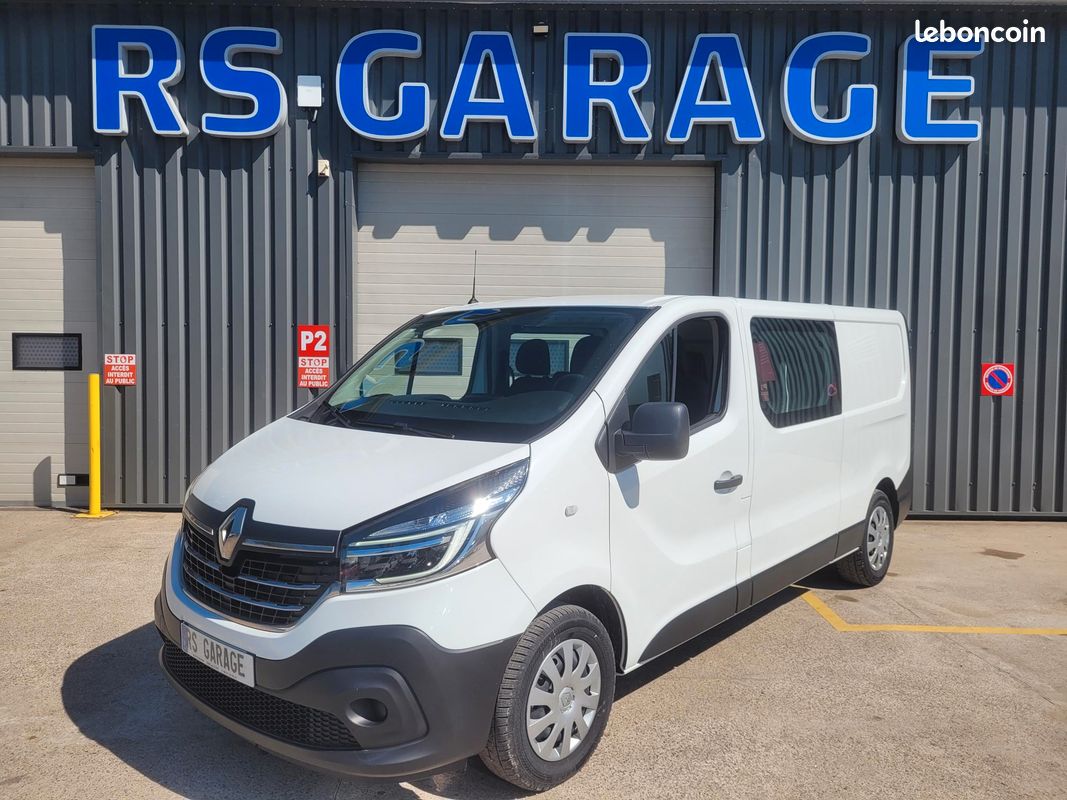 RENAULT TRAFIC L2H1 FOURGON 2.0 Blue DCI 120 GRAND CONFORT CABINE APPROFONDIE FIXE 06 PLACES comme NEUF avec HABILLAGE BOIS COMPLET / IMMATRICULÉ MAIS JAMAIS ROULÉ / 137 KMS ( Prix Vente 30 990 HT ) (image 8)