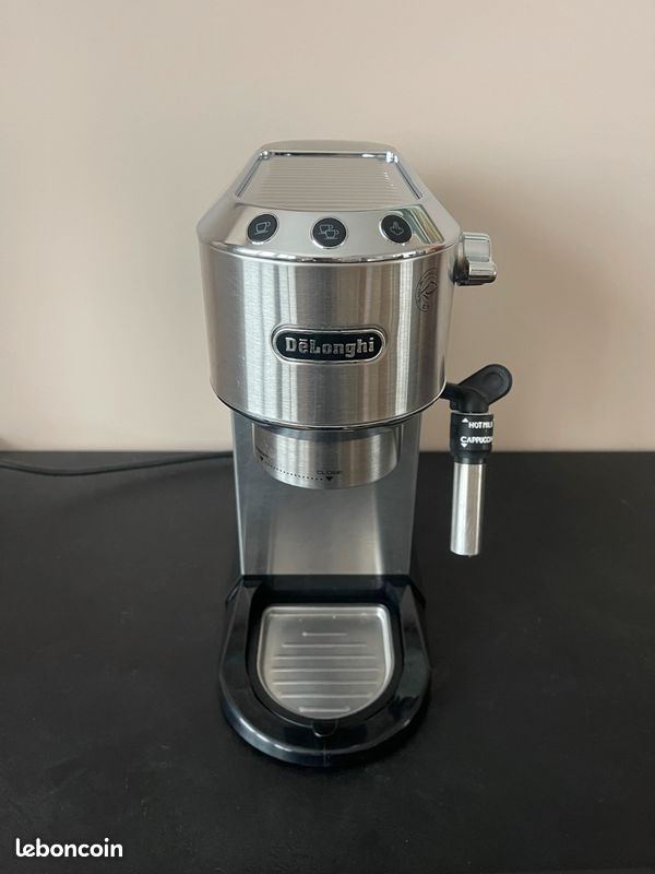 Machine à café expresso Delonghi Dedica EC695.M – Excellent état (image 1)