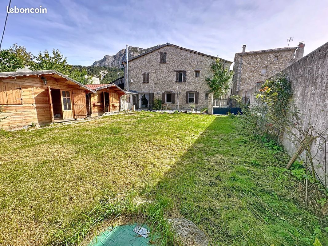 Maison 7 pièces 200 m² · à Soleilhas · 200 m² · 250 000 €