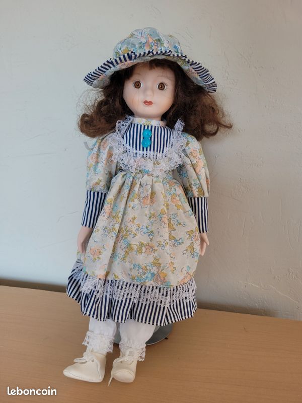 Poupée en porcelaine (image 1)