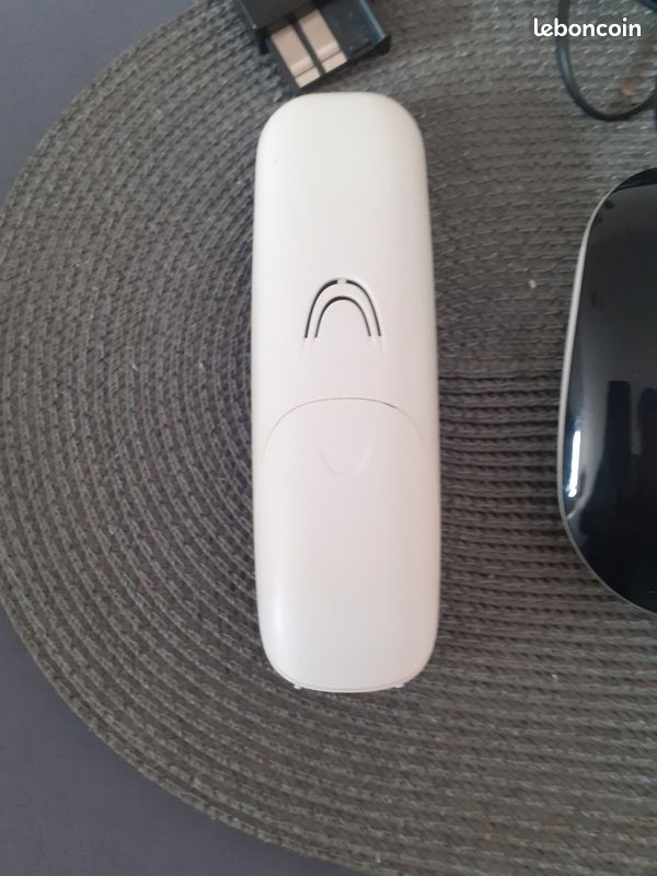 Téléphone de la logicom de couleur noir et blanc (image 7)