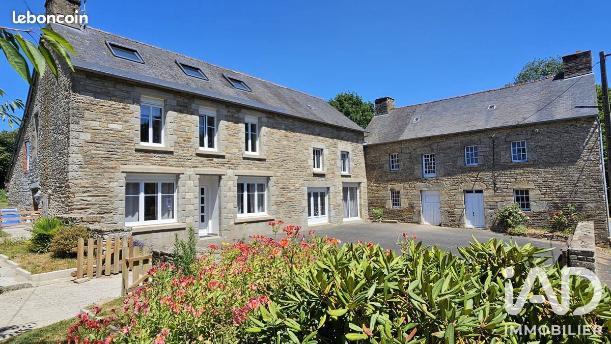 Maison 8 pièces 211 m² · à Plouguenast-Langast · 211 m² · 311 500 €