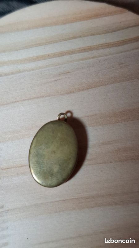 Pendentif Camée En Métal Doré Vintage - Ancien, En Bon état