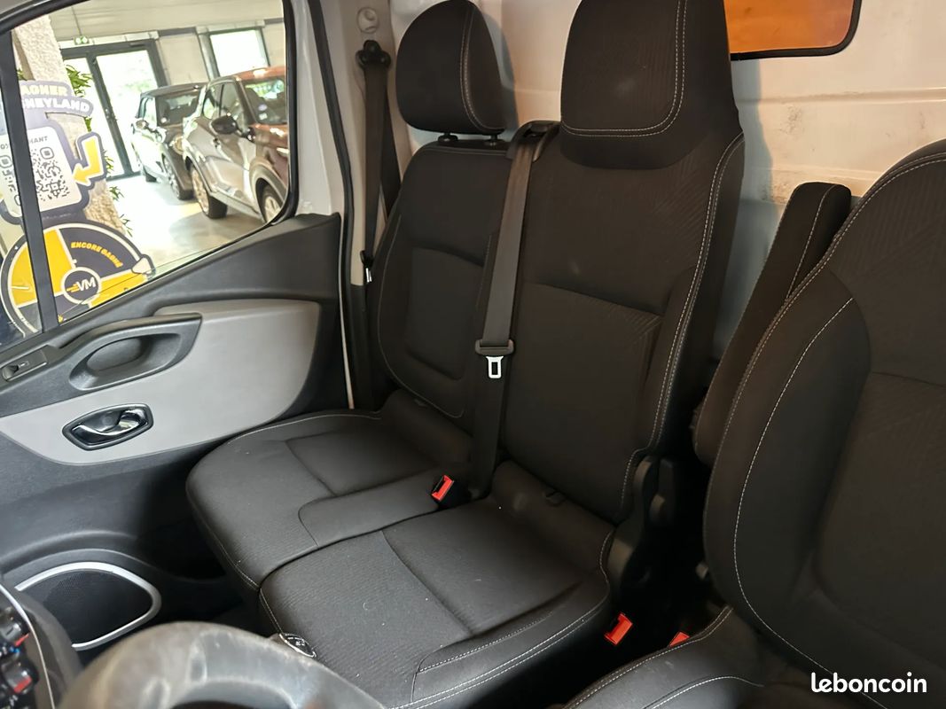 RENAULT Trafic Fg 1.6 D 125ch Grand Confort - 2018 - Bluetooth - Régulateur - Vitres surteintées (image 16)