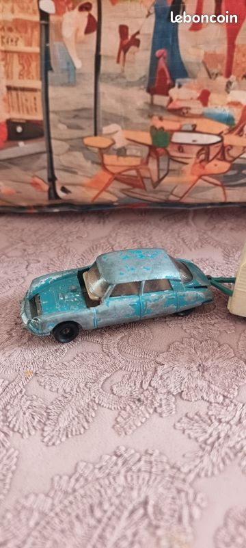 MAJORETTE N° 13 Citroën DS 21 + N° 15 Sterckeman Caravane EUR 60,00