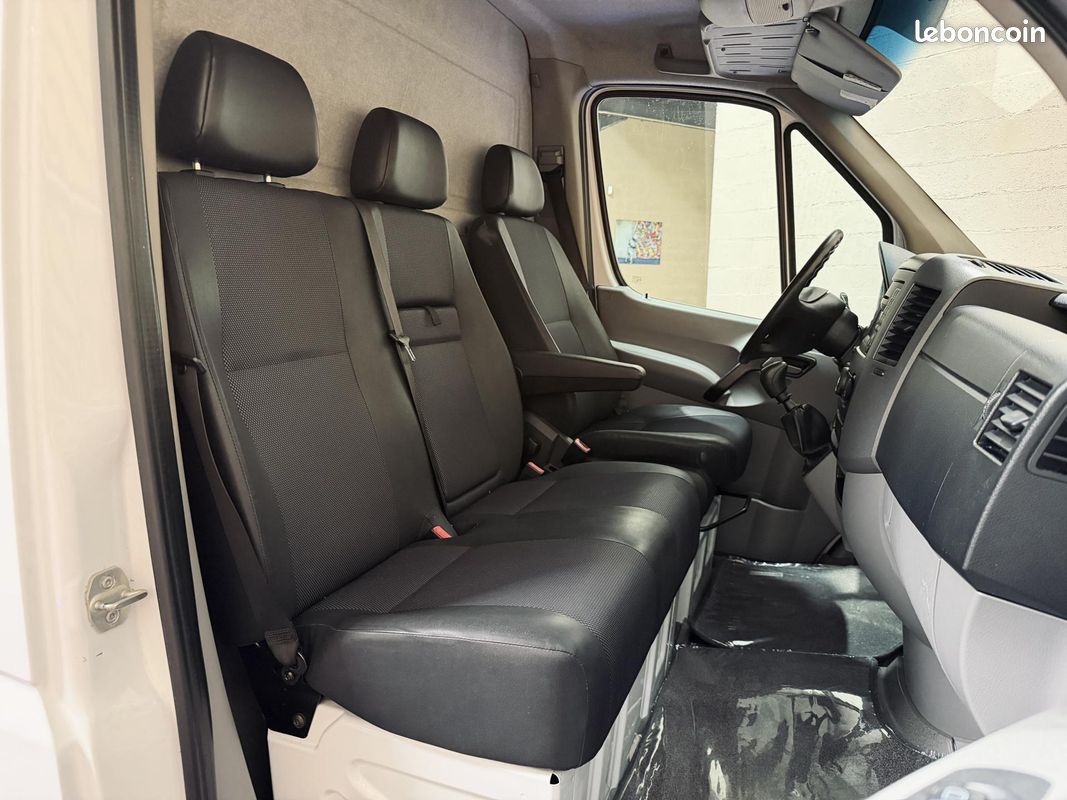 MERCEDES SPRINTER FOURGON 32N 3.0t 219 CDI 3.0 190 BVM Euro5 ÉTAT NEUF RIEN A PRÉVOIR 119 319 (image 6)