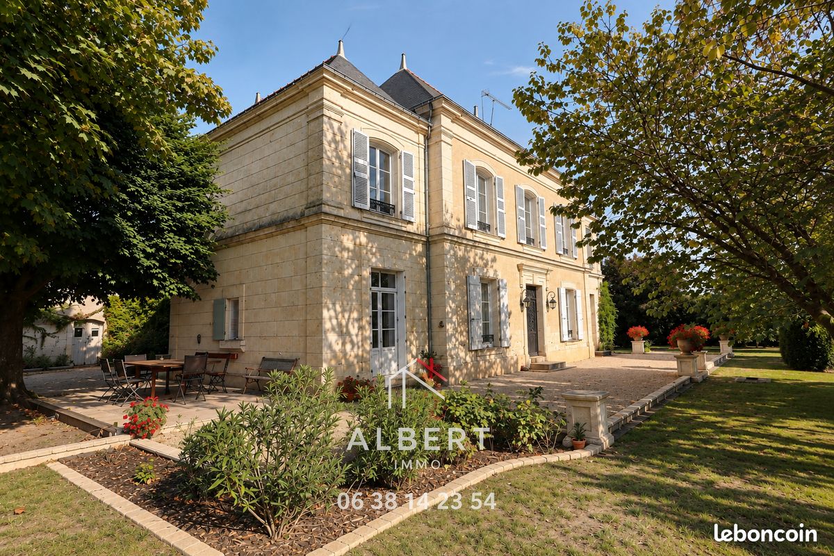 Maison 11 pièces 235 m² · à Saumur · 235 m² · 527 725 €