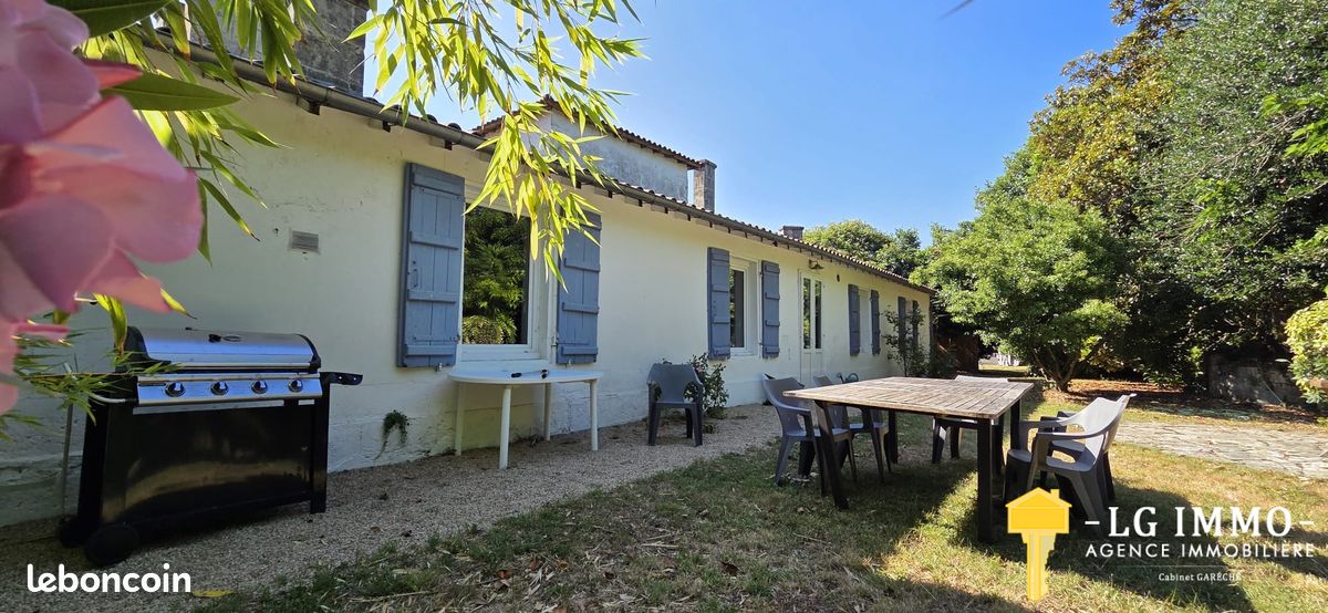 Maison 9 pièces 290 m² · à Saint-Dizant-du-Gua · 290 m² · 365 000 €