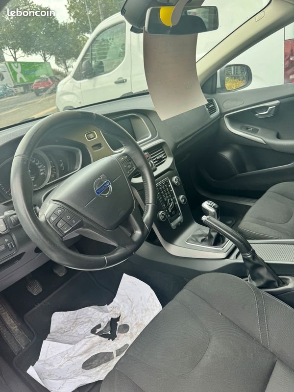 Volvo v40 2.0 D2 2015 (image 5)