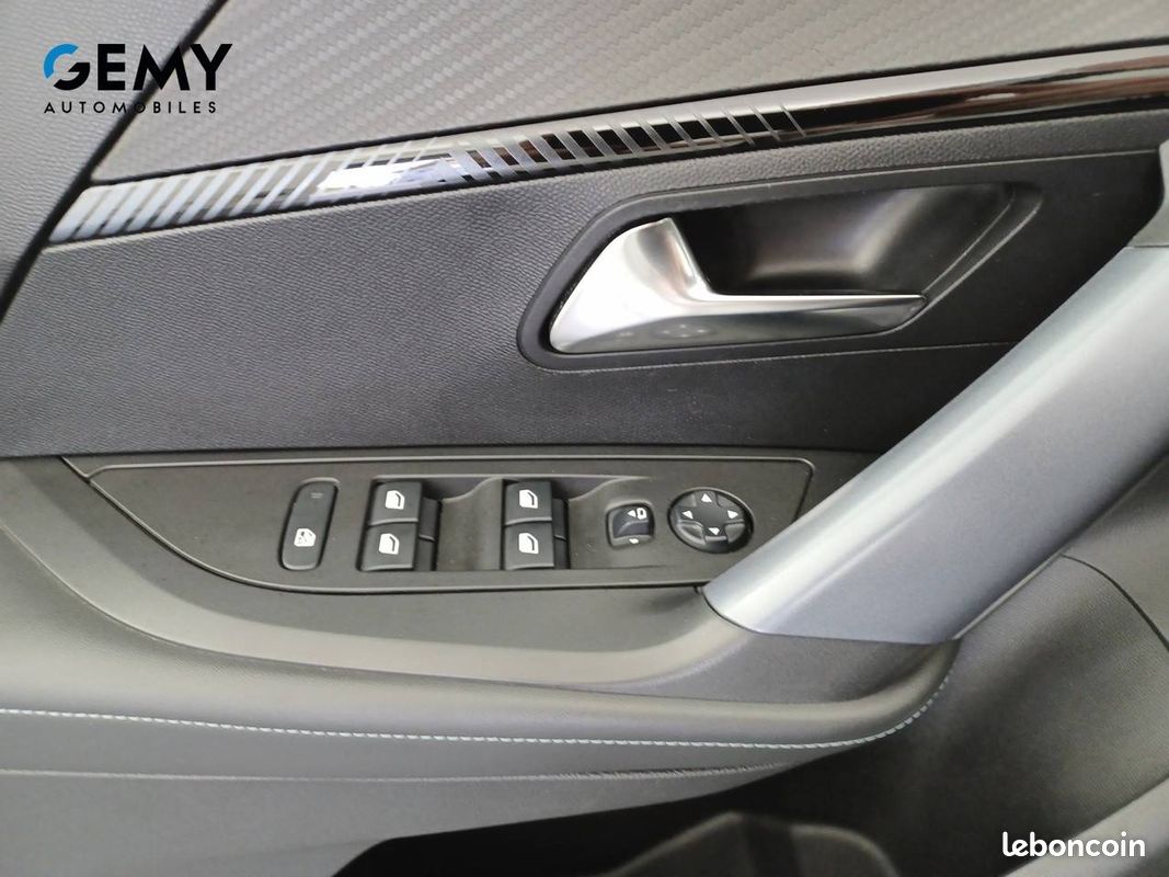 PEUGEOT 2008 PureTech 130 S&S BVM6 Allure (image 17)