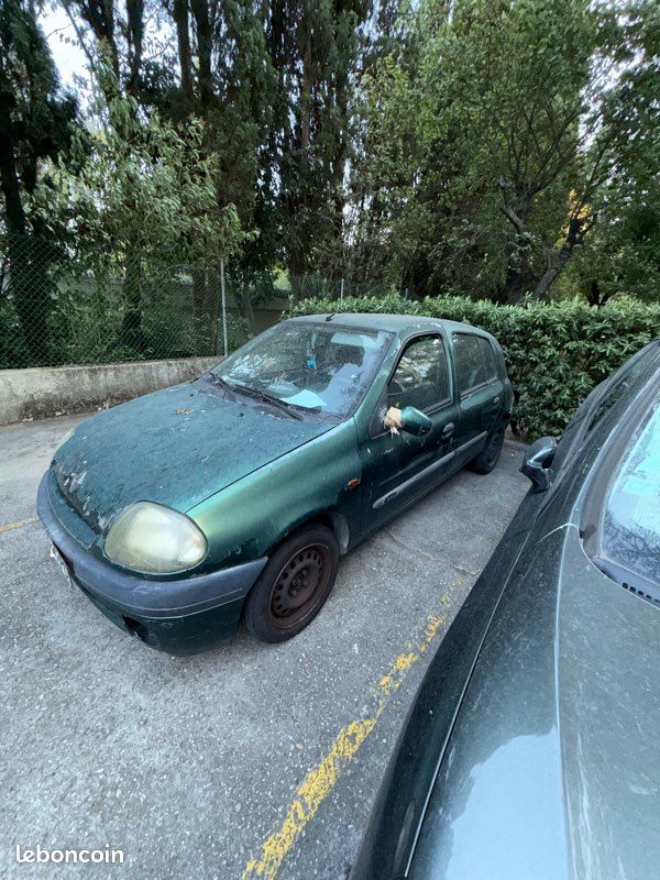 Clio 2 (image 1)