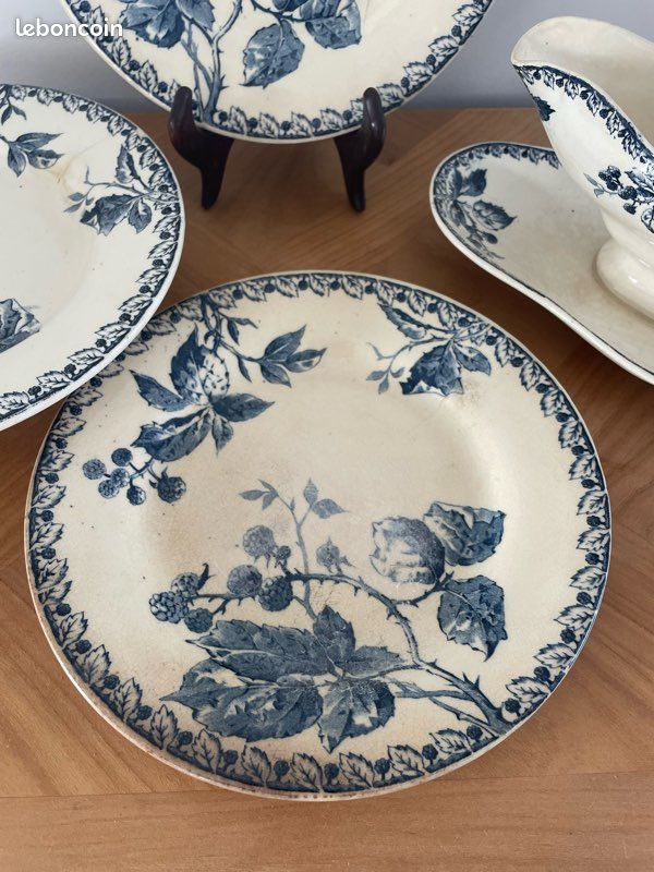 Ensemble de vaisselle ancienne Gien modèle Mûres (image 2)