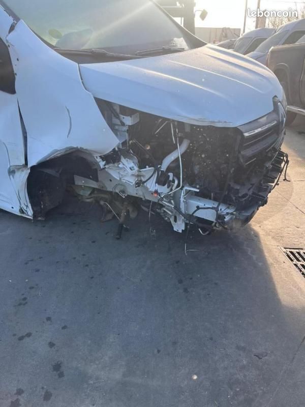 Renault Trafic FOURGON FGN L1H1 2T8 BLUE DCI 110 CH ACCIDENTEE (image 5)