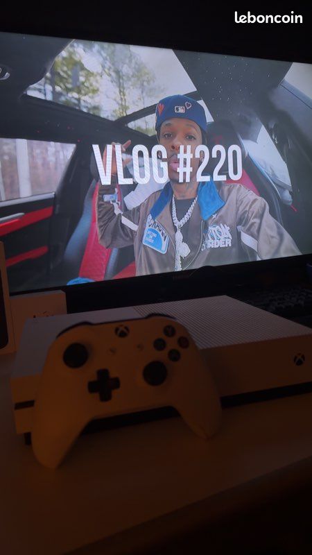 Xbox one s (image 1)