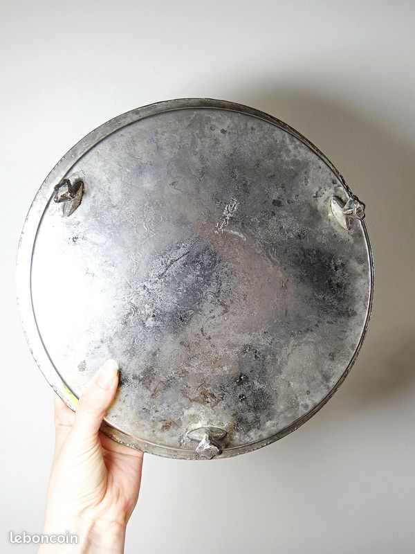 Plateau oriental rond avec poignées et gravures en métal 48 x 40 cm - Plateau à thé marocain de couleur argent - Décoration orientale sur la table de service (DORDO MEDI