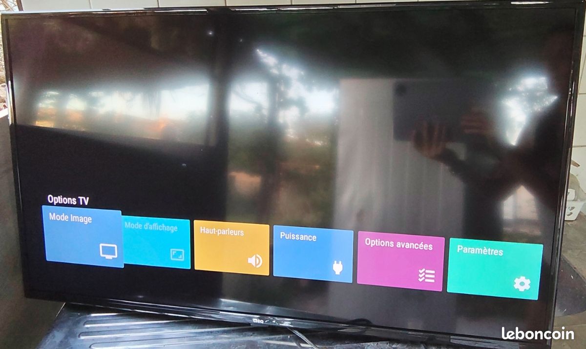Téléviseur écran plat 43 pouces avec support (image 2)
