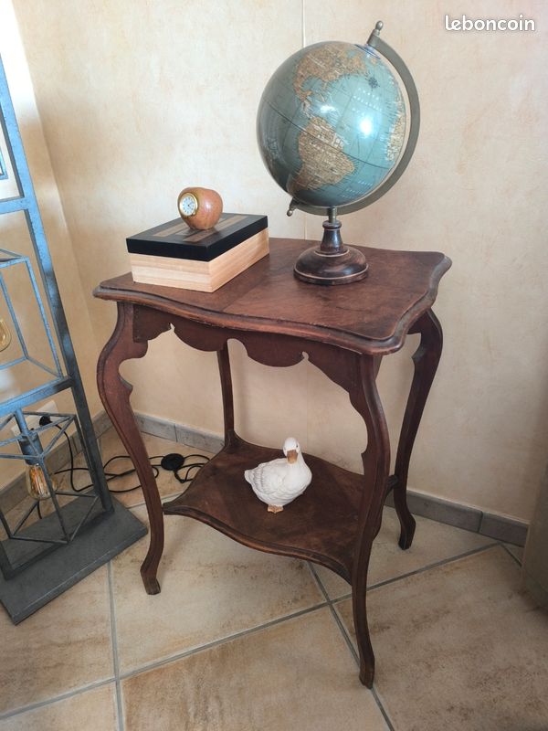 Petite table d'appoint (image 1)