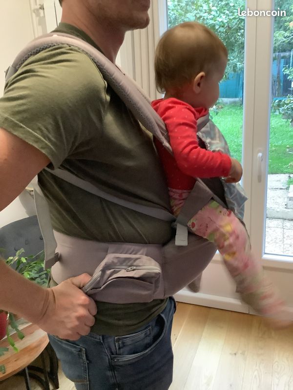 Porte bebe ergonomique avec siège de hanche (image 1)