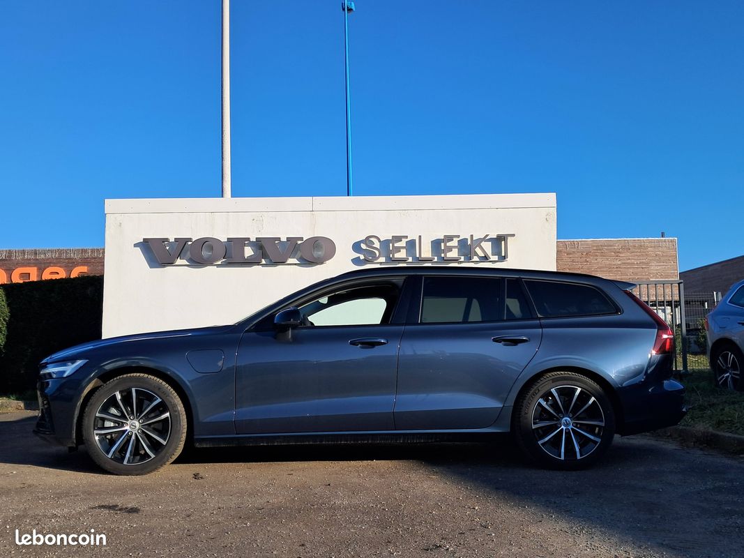 VOLVO V60 T6 AWD Hybride Rechargeable 253 ch + 145 ch Geartronic 8 Plus Style Dark (image 2)