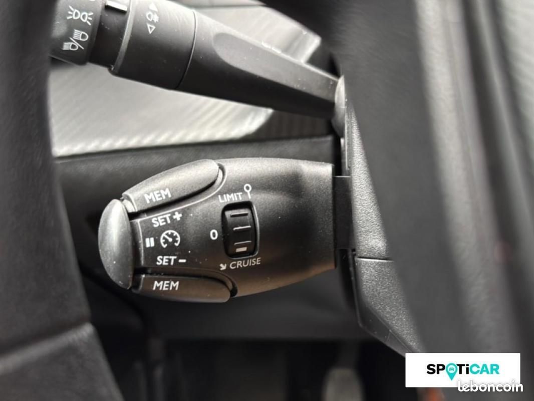 Peugeot 208 affaire PURETECH 75 S&S BVM5 PREMIUM (image 16)