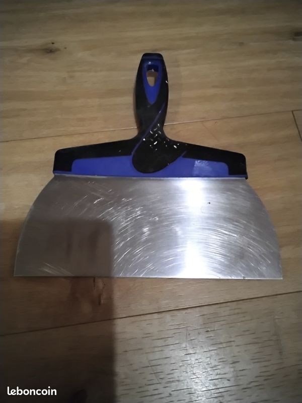 Spatule large pour joints de placo (image 1)