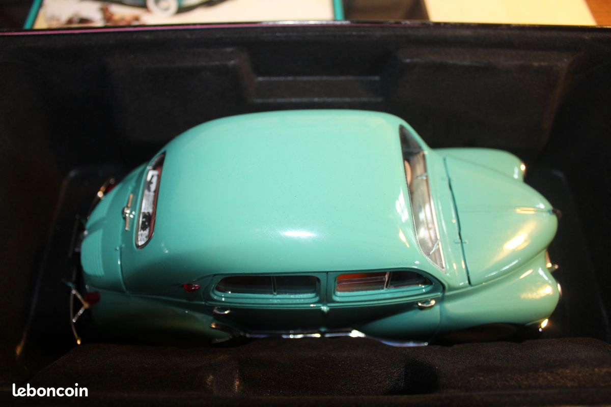 RENAULT 4cv verte 1:18 - Solido 8047