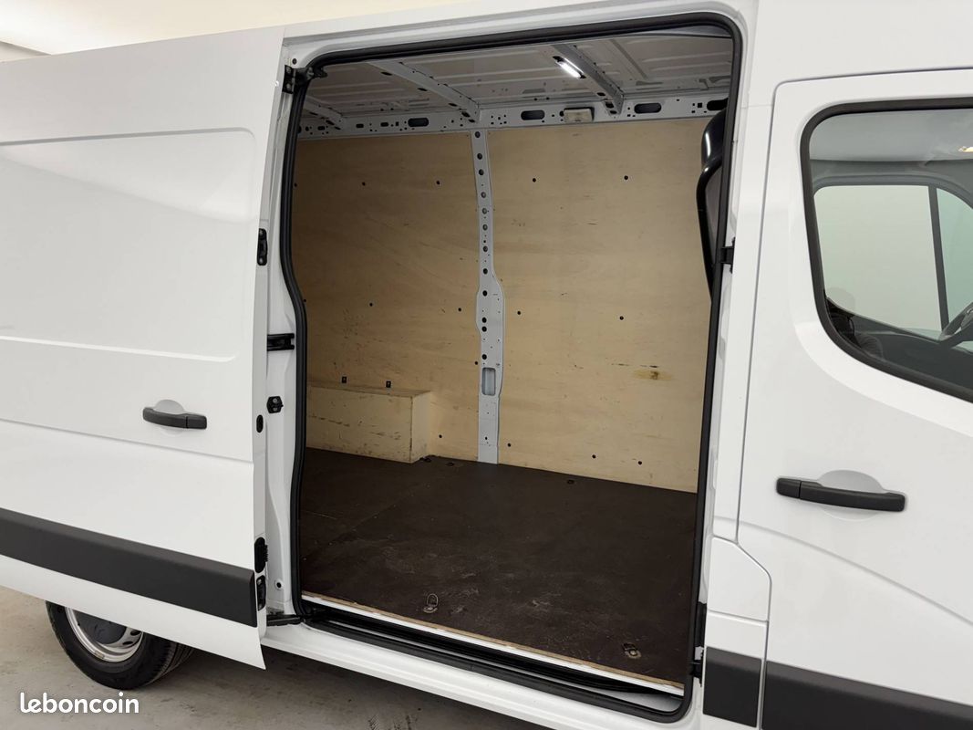 Renault trafic fgn l1h1 2800 kg blue dci 110 essentiel (image 16)