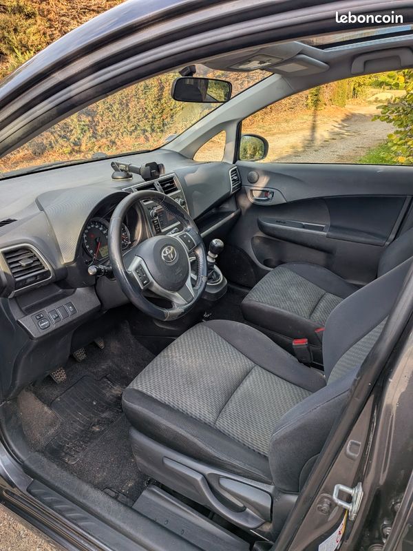 Toyota Yaris Verso s (image 3)