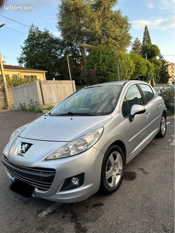 Peugeot 207 1.6 HDi90 FAP Active 99g 5p berline, gris, 4 cv, 5 portes (image 1)