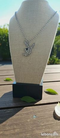 Collier Playboy Pendentif Lapin Strass – Acier Doré Inoxydable – Occasion