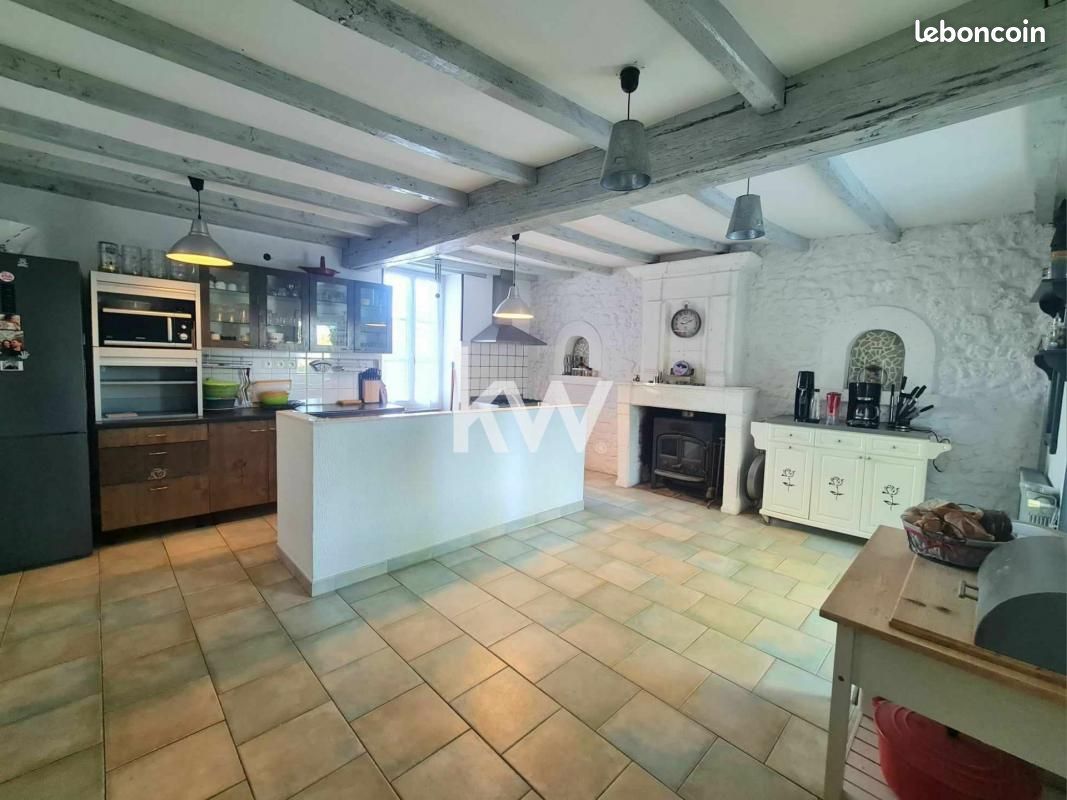 Propriété 13 pièces 362 m² - Châtignac 16480 (image principale 3)
